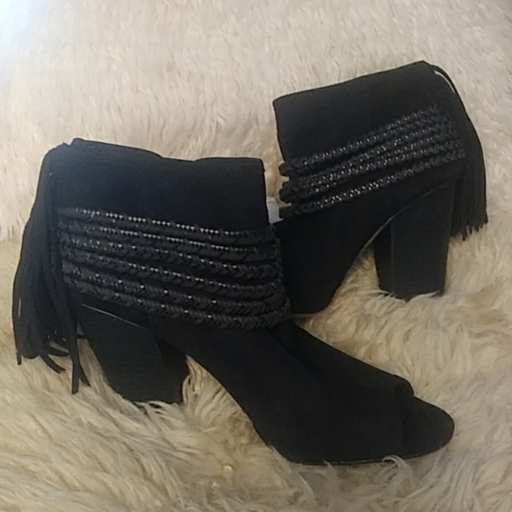 BCBG Tassel open toe booties 9.5 NWT
